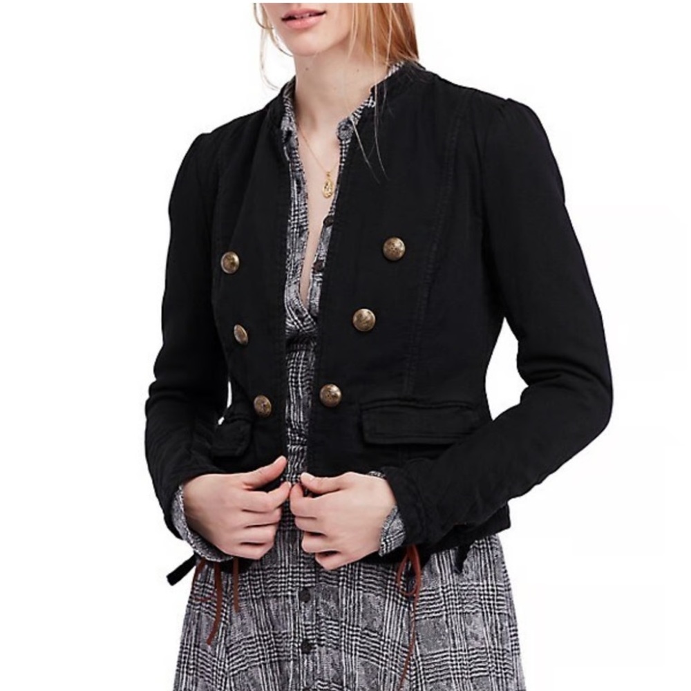 Free People Black Cotton Textured Blazer with Tailored Fit size small  army